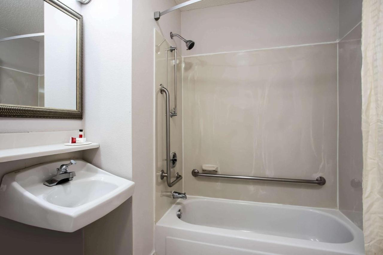 Travelodge By Wyndham Fort Wayne North Kültér fotó